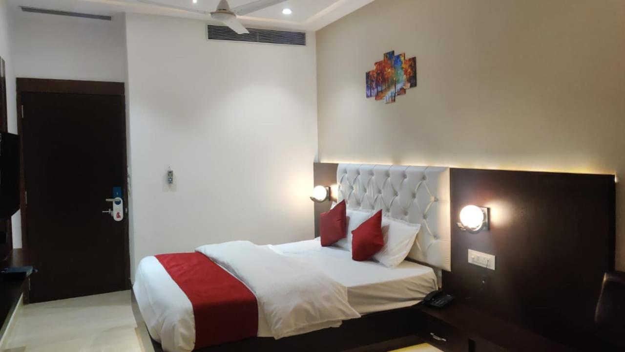 Hotel Relax Bhopal Bagian luar foto