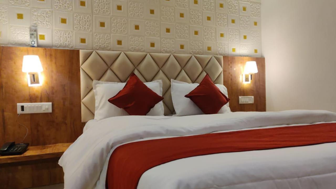 Hotel Relax Bhopal Bagian luar foto